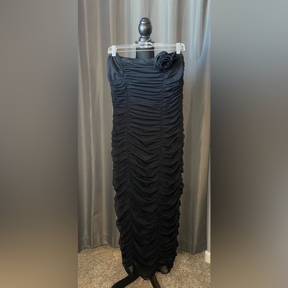 Astr Dresses & Skirts - 101. Astr The Label Ruched Black Dress, Size M